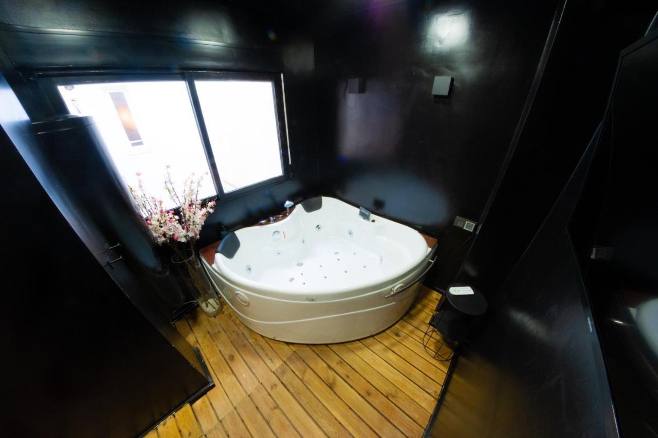 Modern Haven For Urban Explorers By Rems Málaga Kültér fotó